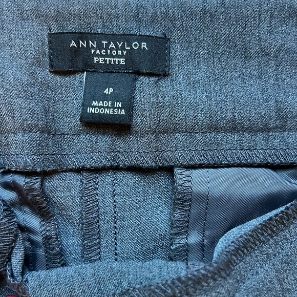 Ann Taylor Factory gray straight leg dress pants, size 4 petite - Picture 4 of 7